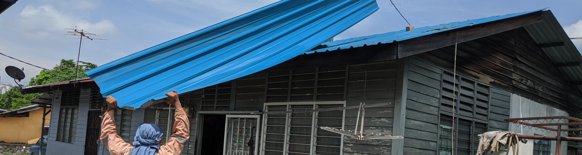 Roof repair for Segambut family